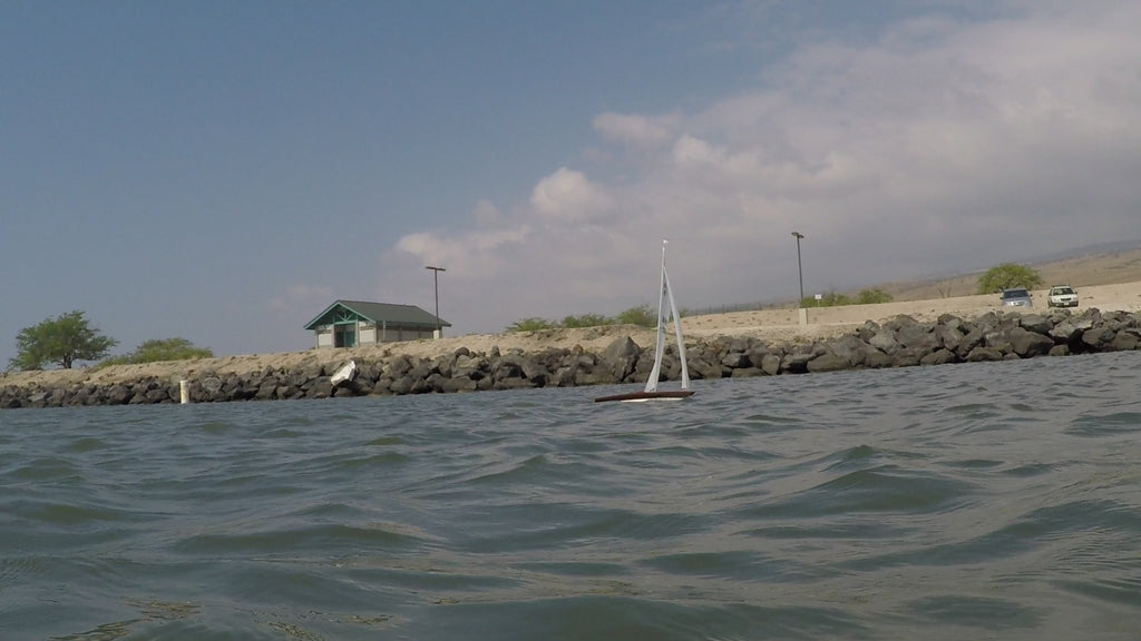 t37 rc sailboat sailing