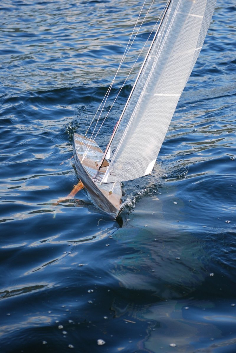 T50 CARBON FIBER Radio Controlled Racing Sloop