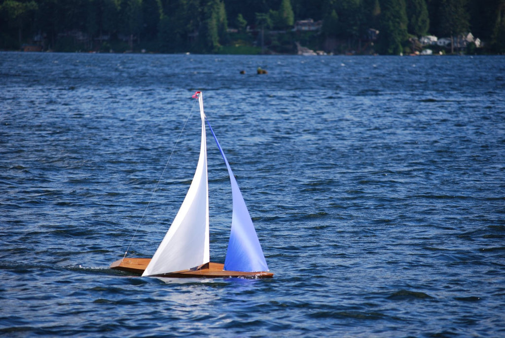 T52 Radio Controlled Racing Sloop