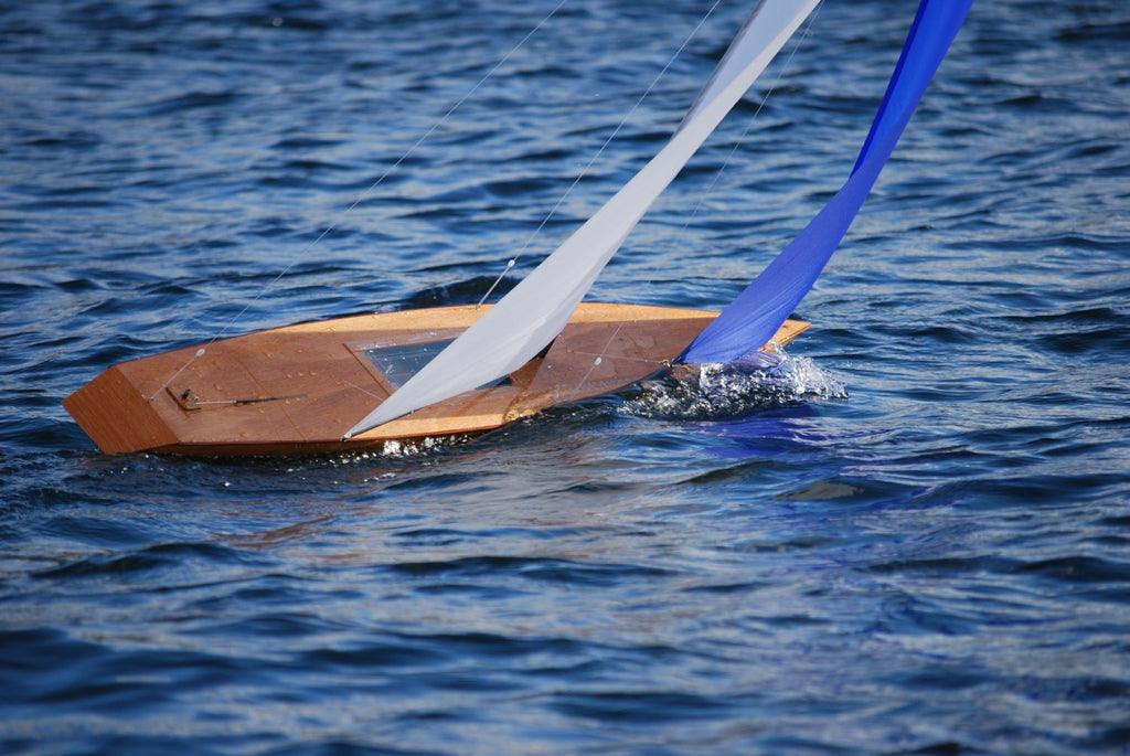 T52 Radio Controlled Racing Sloop