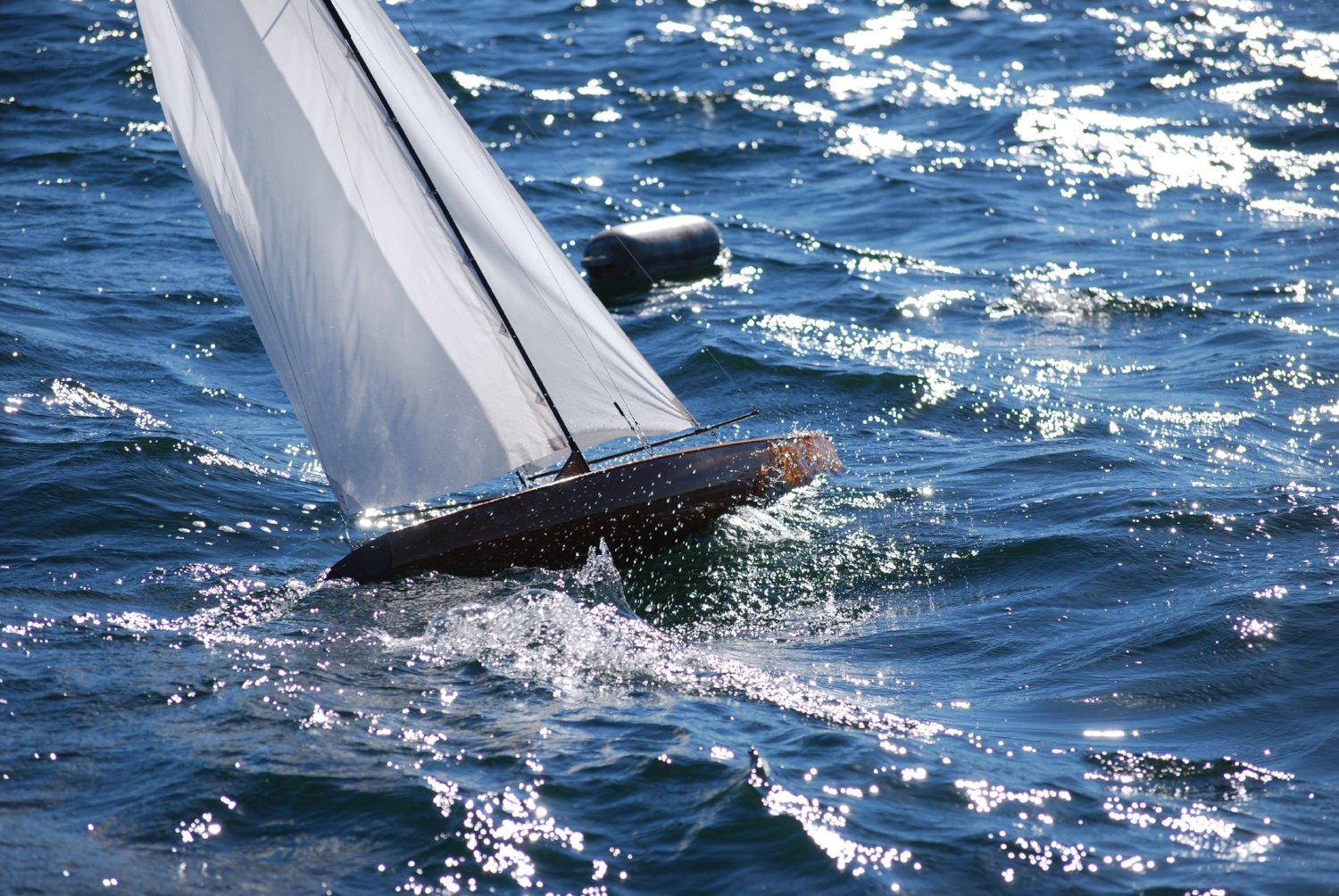 T65 Radio Controlled Racing Sloop