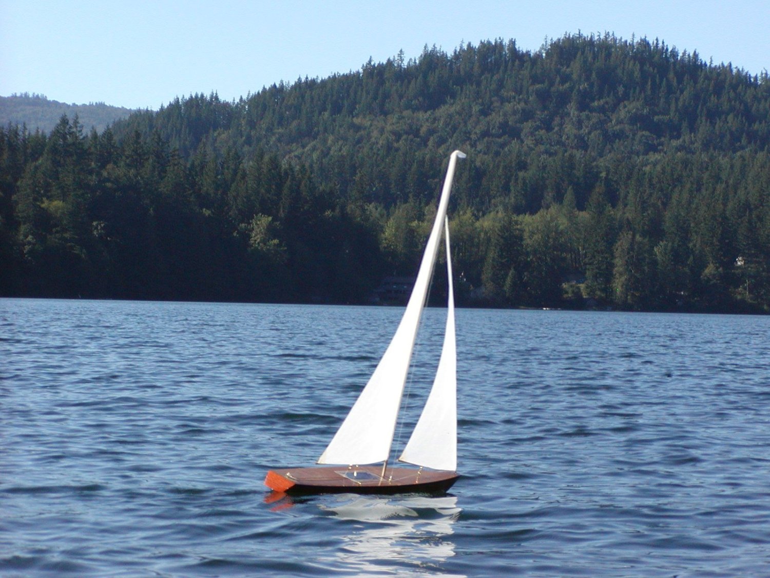 Model Sailboat Sailing: T27 RC Sailboat Sailing Beautifully