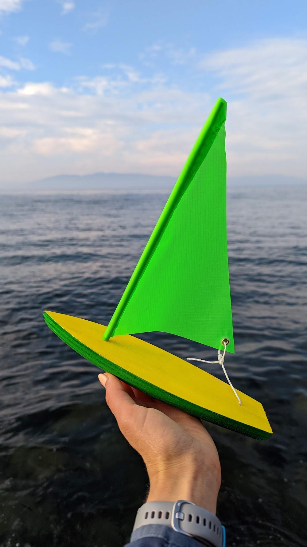 9 Paintable Toy Boat Kit - Handcrafted wooden sailboat for kids.