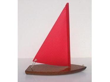 T9 Floater: 9-Inch Varnished Solid Mahogany Toy Sailboat