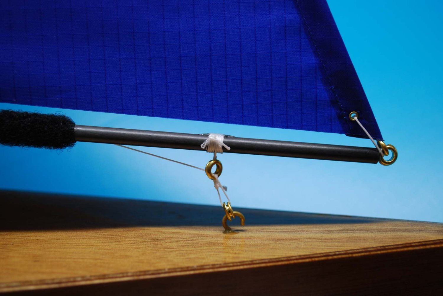 RC Sailboat: T37 Remote Control Sailboat Heavy Air Rig Rigging Details